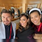 Natalie Imbruglia Instagram - THANK YOU @ezaraj 👸🏻✨ Love my custom-made Leather Crown! @michael_brennan @chinwagpr I had such a fun day with you two and the team !! H&M @michael_brennan 💕 Styling @fredericalovellpank 🦄 Dress @rebeccavallance 🌸 Shoes @rupertsanderson 💓 #australiannationalanthem #melbournecup #flemingtonvrc