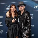 Natalie Imbruglia Instagram – #aboutlastnight ✨

Opening night @artonicemagic 💃🏽💙⛸️