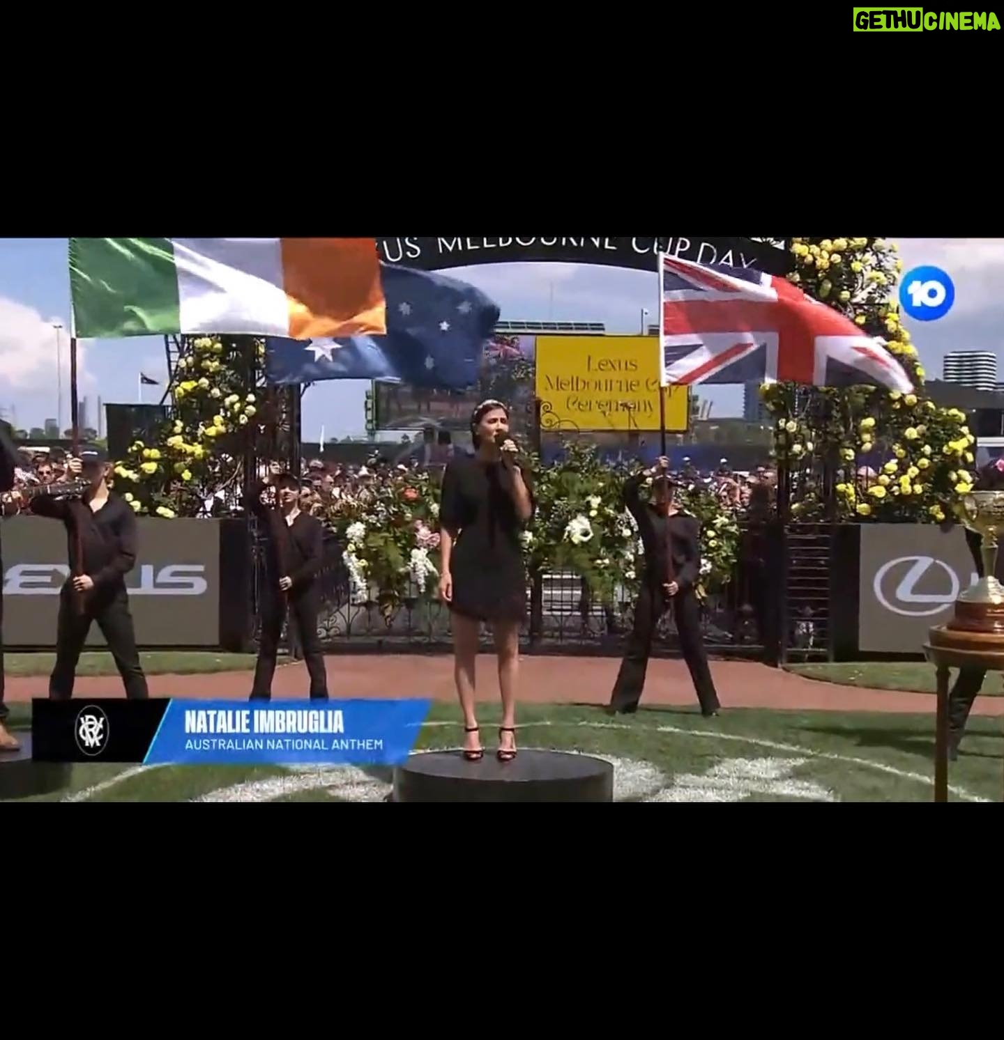 Natalie Imbruglia Instagram - Such an honour to sing the Australian National Anthem for the first time on a public stage yesterday before the Lexus Melbourne Cup! Thanks to the whole team ❤️ @drewmac sammymeads @chinwagpr @ttpublicity @karenrossiter @rudston.brown @bozzy_____ Lisa and Anna from @mushroomevents @flemingtonVRC @caamusic @chrisibbs @emmabanksagent 💜 Special thanks to @ezaraj for my stunning custom made leather crown! ✨ Styling @fredericalovellpank 💛 Dress: @rebeccavallance ⚡️ Shoes: @rupertsanderson ✨ Hair and Makeup: @michael_brennan ⭐️