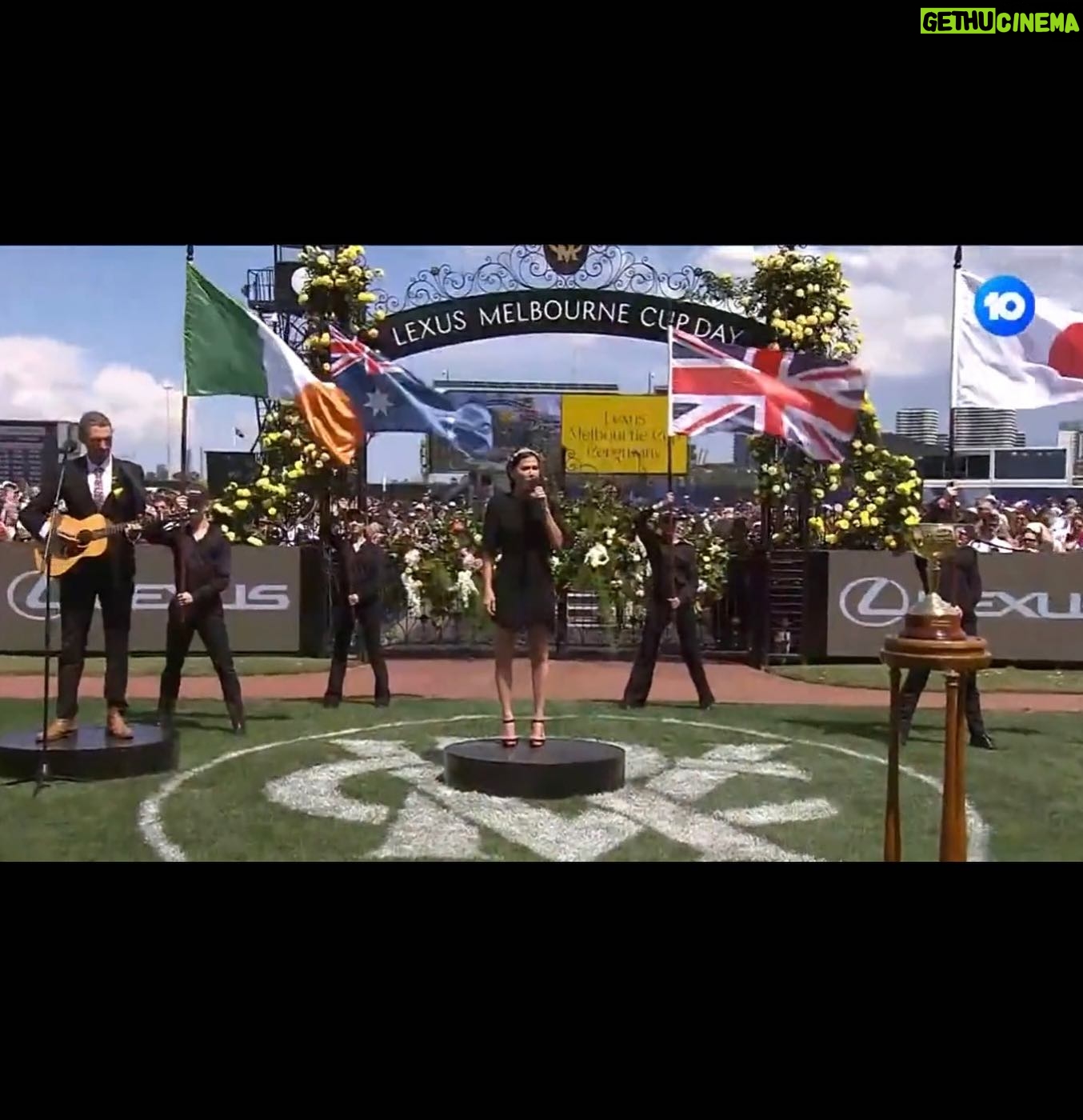 Natalie Imbruglia Instagram - Such an honour to sing the Australian National Anthem for the first time on a public stage yesterday before the Lexus Melbourne Cup! Thanks to the whole team ❤️ @drewmac sammymeads @chinwagpr @ttpublicity @karenrossiter @rudston.brown @bozzy_____ Lisa and Anna from @mushroomevents @flemingtonVRC @caamusic @chrisibbs @emmabanksagent 💜 Special thanks to @ezaraj for my stunning custom made leather crown! ✨ Styling @fredericalovellpank 💛 Dress: @rebeccavallance ⚡️ Shoes: @rupertsanderson ✨ Hair and Makeup: @michael_brennan ⭐️