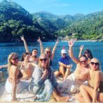 Natalie Imbruglia Instagram - Magical few days in Portofino celebrating my dear friend @jacksavoretti Birthday!!! What a fab bunch of people ❤️ and Portofino is my new favourite place. Missing you all… and the sun and the sea… and the pasta!! 🍝 💙☀️🌊🐬⚓️