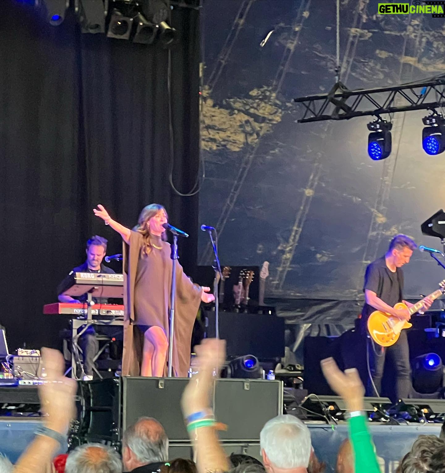 Natalie Imbruglia Instagram - Yesterday was one of my favourite gigs of the year! Thanks to everyone at @wfestival.official for bringing the L💜VE! We also got to enjoy @thecardigansofficial set which was the highlight of my day. 🌻🦋💜 This one styled by me 😜 Dress: @tallermarmo (I’m obsessed.. feels like a superhero cape!) 📸 @karenrossiter