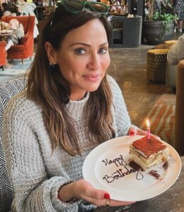 Natalie Imbruglia Instagram - Just a little post to say thank you for all my Birthday Wishes on the weekend!!! I had a lovely day out in the countryside and I’m now in Zurich in rehearsals for @artonicemagic I’m so excited!!! 2024 is off to a flying start! 💃🏽💜 @kristynle #mrwilson