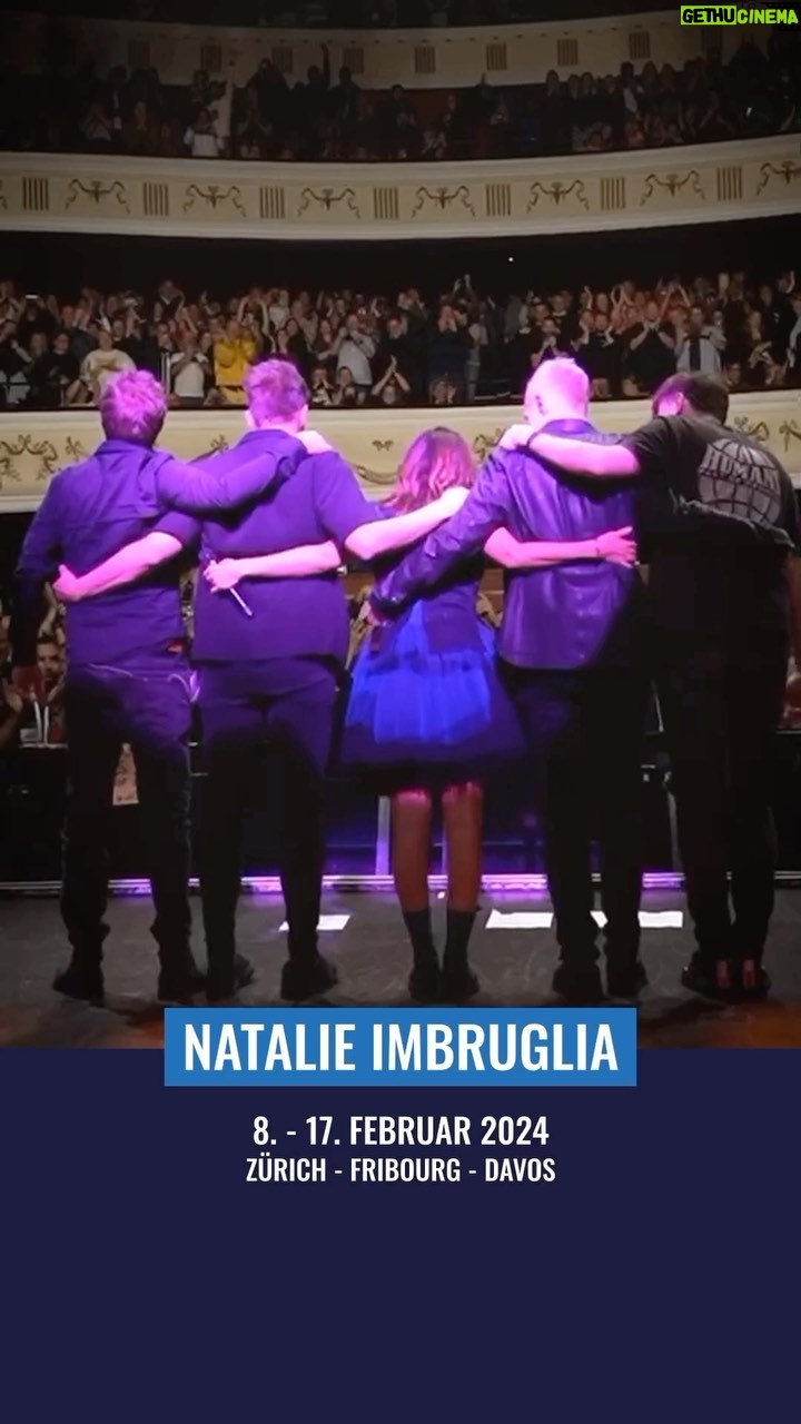 Natalie Imbruglia Instagram - Verzaubert von Natalies magischer Darbietung❓ Die musikalischen Momente von @natalie_imbruglia sind bald bei Art on Ice 2024 zu erleben 💙 Nur noch 15 Tage❗ Der Countdown läuft 🔜 English: In love with Natalie’s magical performance❓ @natalie_imbruglia’s musical moments are coming to Art on Ice 2024 💙 Only 15 days to go❗ The countdown is on 🔜 📍 @hallenstadionzuerich, 8-17 February 📍 @bcfarena_official, 13-14 February 📍 @eisstadiondavos, 16-17 February Tickets are available via http://www.ticketcorner.ch, http://www.artonice.com or via the link tree in our Bio 🔗 #ArtonIce #ArtonIce2024 #Schweiz #Zürich #Fribourg #Davos #figureskating #eiskunstlauf #patinageartistique #patinage #natalieimbruglia