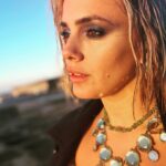 Natalie Pérez Instagram – En mi canal de @youtube  podes escuchar y ver o solo ver o solo escuchar siempre son muchas las opciones, hacer lo que uno quiere siempre es la mejor. Si te dan ganas podes suscribirte, es gratis 🌱 y acercarte a todo lo que hice en este ultimo tiempo. Se viene el disco en un abrir y cerrar de ojos, en una respiración y no entienden lo bueno que esta! 💙 acá una de las canciones del disco Mariposa Azul que número de canción? O que letra de canción?