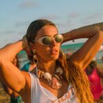 Natalie Pérez Instagram - Hola hola!!! Me llego un video del dia del rodaje!! Junta a tu familia y hace el tuyo, aca esta mi familia quiero ver a la tuya 💜🥳 #defiesta #musica #argentina #challenge #natalieperez #fiesta #playa