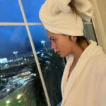 Natalie Pérez Instagram – Llueve, es domingo y llueve. Tomo mate y llueve. Se vive cuando llueve 💧