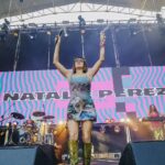 Natalie Pérez Instagram – Increíble show de @natalieperez en su paso por el #FestivalBandera 🙌🏻 

👉🏻 𝗘𝗡𝗧𝗥𝗔𝗗𝗔𝗦 𝗗𝗜𝗦𝗣𝗢𝗡𝗜𝗕𝗟𝗘𝗦:
• 𝗘𝗻𝘁𝗿𝗮𝗱𝗮𝘀 𝗢𝗻𝗹𝗶𝗻𝗲: tuentrada.com (link en nuestro perfil)
6 cuotas sin Interes con Banco Municipal
• 𝗕𝗼𝗹𝗲𝘁𝗲𝗿𝗶𝗮: en esquina de Blvd. Oroño y Av. Dante Alighieri
__
𝗙𝗲𝘀𝘁𝗶𝘃𝗮𝗹 𝗕𝗮𝗻𝗱𝗲𝗿𝗮, 𝟰𝘁𝗮 𝗘𝗱𝗶𝗰𝗶𝗼𝗻.
𝟳 𝗱𝗲 𝗼𝗰𝘁𝘂𝗯𝗿𝗲 𝟮𝟬𝟮𝟯.
𝗘𝘅 𝗥𝘂𝗿𝗮𝗹 𝗥𝗼𝘀𝗮𝗿𝗶𝗼.

📸 @cecicordobaph
___________________________
@allpress.producciones @asfalto.prod @producecrack