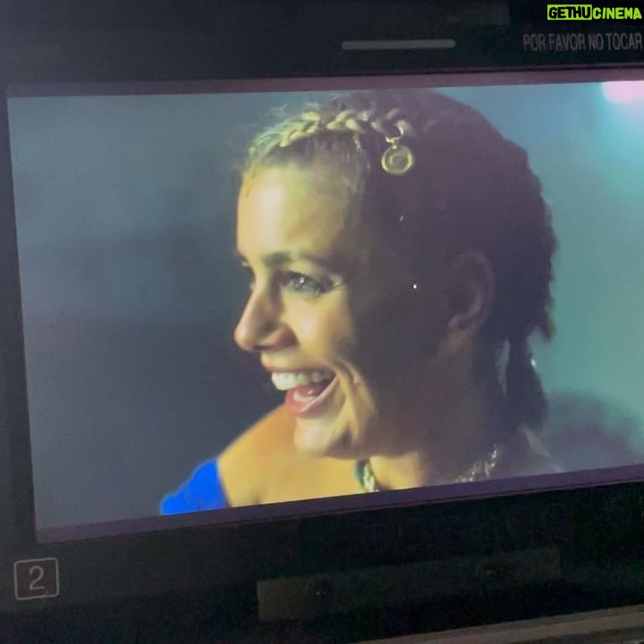 Natalie Pérez Instagram - #TQT 🥊 Me armé y me desarmé mil veces para compartirla con ustedes. Hoy la cantamos por primera vez en La Plata 🫶🏻 Gracias a todas las personas que fueron parte! @marianooterook @benja.lb @pacoamenabar @insignoestudio @leoncuye @denkemelmajer @secndly @jaz.garciahaymes @emiherbst @lucasmorlan @encasajogging.siempre @j.beccaglia @camilaskiarski @sofiskinner @jacintacuberos @maguret @c.h.a.m.e.r.a @cocaahumada @caneepp @stluky @corlanation @thomblason @lopezdecarlomf Juan Jesús Barrios Luis Daniel Aguilar