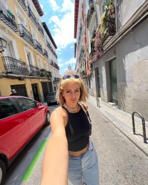 Natalie Pérez Instagram - Holi 🇪🇸🚀🦋