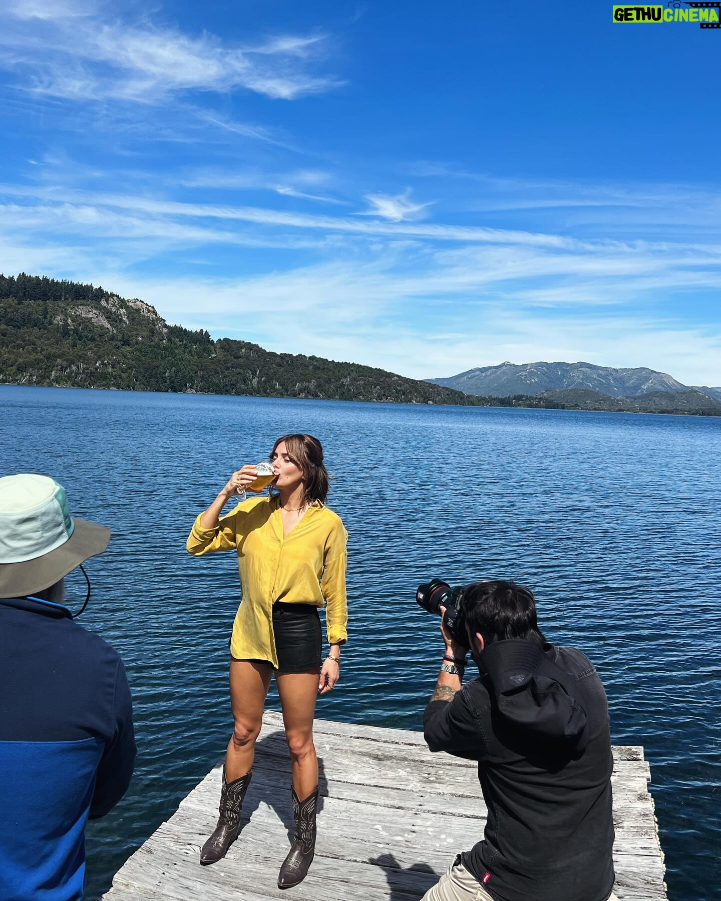 Natalie Pérez Instagram - Que lindo ser Argentina! Te aprovechamos cada segundo de descanso para disfrutar bariloche como se debe y tomar unas buenas birras @imperialarg