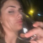 Natalie Pérez Instagram - cerca del vino lejos de vos = esta todo bien pero te extraño