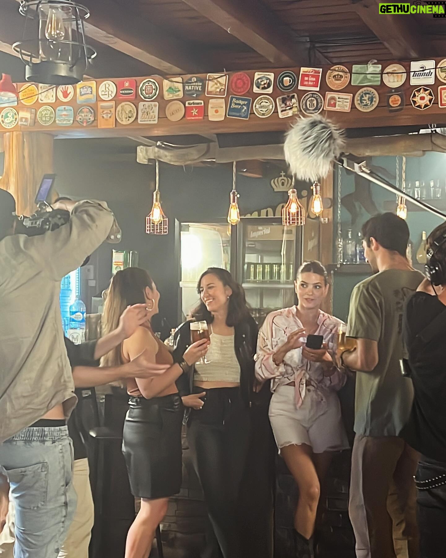 Natalie Pérez Instagram - Que lindo ser Argentina! Te aprovechamos cada segundo de descanso para disfrutar bariloche como se debe y tomar unas buenas birras @imperialarg