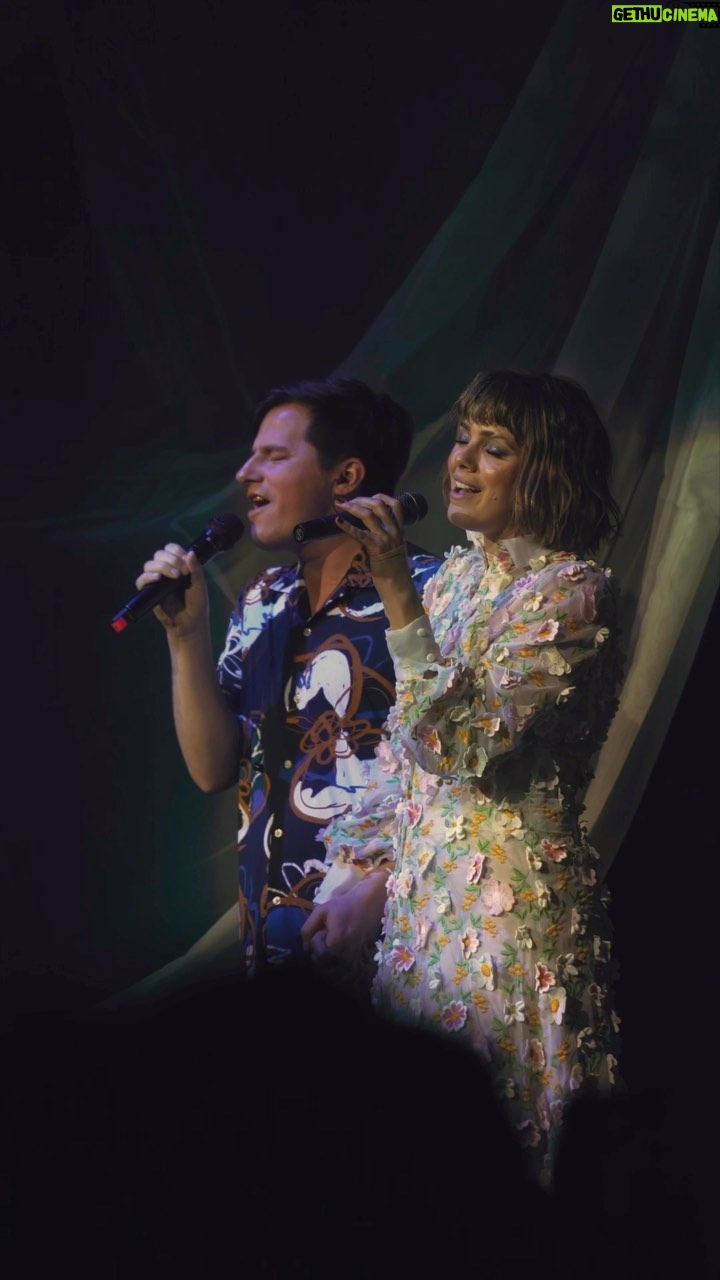 Natalie Pérez Instagram - Una alegría enorme acompañar anoche a @natalieperez en su muy merecido @teatro_granrex . Muchas Gracias por el momento vivido y por la buena. La pase muy bien Nati querida!!!! 🎥 @german.vignoli #enlasolas #natalieperez #nahupennisi #nahuelpennisi #granrex #envivo