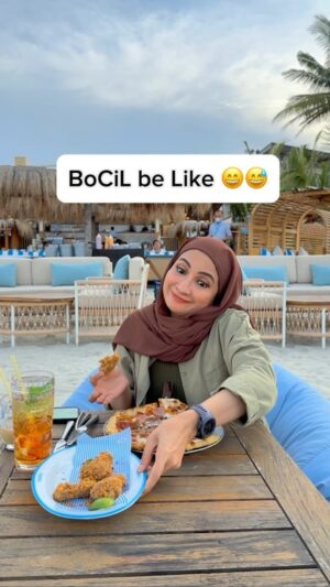 Natalie Sarah Instagram - Yaa gitu deh 😆 Apa yg di pikirin Bocil ya? 😄😆🤣 
-
#comedy #content #funny #beach #pik2 #jakarta #food