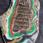 Natalie Sarah Instagram - Assalamualaikum , Akhirnya Rampung juga Resin Art Surah Alfatihah , Peta Palestina 🇵🇸 , Sempet ada Kendala Pinggirannya, padahal Karyaku gak Gemana2 juga biasa aja 🥹🥹 Malu gambarku Masjid Al Aqsa nya kurang Banget, huhuhu 😭🫢 inshaAllah bisa kesana 🤲🏻 Aamiin Mudah2 han Masih pada inget ❤️ Apa kabar ya? Saudara kita disana? jangan Lupa ya Doa yg Terbaik untuk Kita Semua, dan Palestina di Bulan Ramadan Penuh Berkah dan Ampunan - kalau Ada Temen2 yg Beli Edisi Palestina, inshaAllah Akan di Sedekahkan untuk Saudara2 kita yg Membutuhkan 🙏🏻 Nanti Amanahnya aku Kabarin di Instastory dan Feed ya , Sebelum dan Sesudahnya Terimakasih , Barakallahu fiikum ❤️ - #freepalestine #freepalestine🇵🇸 #masyaallahtabarakallah #allahummashollialasayyidinamuhammadwaalaalisayyidinamuhammad #resinart #art #diy