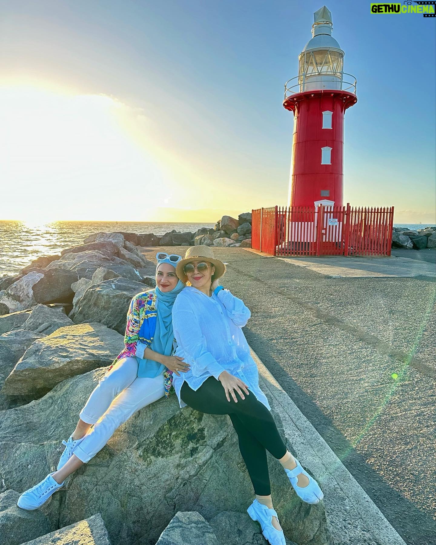 Natalie Sarah Instagram - Masiih disini 🩷 MashaAllah Tabarakallah - #holiday #beach #australia #fremantle #family