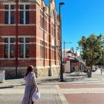 Natalie Sarah Instagram – Hmm, Nyender di Tembok lagi ah 😊, kalo Slide ke 2 udah Kayak poto2 Anak gen Z belom? Separoh gitu 🤣😂😅
–
#fremantle #market #pasar #mashaallah #holiday #nyender #love #happyday