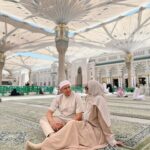 Natalie Sarah Instagram - Allahumma sholi ala Sayyidina Muhammad ,wa ala ali Sayyidina Muhammad 🧡💛 MashaAllah Tabarakallah - #allahummabarik #masyaallahtabarakallah #madina #umrah #love #madinavibes
