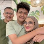 Natalie Sarah Instagram - Barakallah Fii Umriik Habibi Sayang 💚 Sehat Selalu ya Nak, Umur Berkah , Tambah Ganteng ,Selalu Bahagia Tambah Soleh , jadi Orang Sukses 🤲🏻 Aamiin Allahumma Aamiin - #masyaallahtabarakallah #allahummashollialasayyidinamuhammadwaalaalisayyidinamuhammad #family #yaumulmilad
