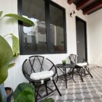 Natalie Sarah Instagram - Mungkin bisa jadi inspirasi kamu, yg punya Lahan Terbatas ,Tanah ukuran 4m X 8m , Bisa jadi Rumah 2 Lantai ,😍 walaupun Tanpa Carport , si Imut ini..Tetep Manis dan Estetik Designed and Build @decoranbynat - #desainrumah #fasadrumah #rumahmungil