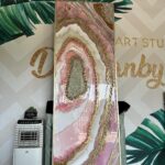 Natalie Sarah Instagram – Geode Resin Art size 72 x 213 💝🩷💝 Punya kak Tafida Thalib di Pasuruan 

–
#decoranbynat #geoderesinart #art #diy #homedecor #pink #rosegold