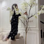 Natalie Sarah Instagram - Asal Usul Bikin Pohon Cherry Blossom 😅😂🤣😍 Hehe.. - Spill Bunga Ada di Link Bio ( My Collections Shop ) - Batang Ranting Pohon , Ketapang Kencana Depan Rumah - Beberapa Kabel tis dan Sekumpulan Niat di Malam Takbiran Saya kemarin 😆 - #diy #cherryblossom #homedecor #homesweethome #dekorasi #white -