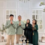 Natalie Sarah Instagram - Assalamualaikum Warrahmatullahi wabarokatuh 🕌 Happy Eid Al-Fitr 1445 H Taqabbalallāhu minna wa minkum,Shiyamana wa shiyamakum Taqobbal Yā Karīm Met Lebaran ❤️ Mohon Maaf Lahir dan Batin ya Manteman 🙏🏻 Eid Mubarak - #idulfitri #hariraya #lebaran #1445h #2024 #masyaallahtabarakallah