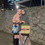 Natalie Sarah Instagram - ya Rabb, Aku bukanlah ahli surga, juga Tak Mampu Menahan Siksa Neraka,Kabulkan taubat, ampuni dosa-dosaku Terimalah amal, ibadah, Puasa dan taubatku memohon ampunan-Mu inshaAllah Umur Berkah, Sehat Wal Afiat', di Pertemukan Kembali dengan Ramadan Tahun Depan,lAamiin ya Rabbal Alamiin 🤲🏻 - #qiyamullail #malam29 #itikaf #masyaallahtabarakallah #allahummashollialasayyidinamuhammadwaalaalisayyidinamuhammad #ramadan #2024