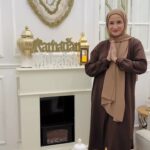 Natalie Sarah Instagram - Marhaban ya Ramadhan, 🕌🌙 bulan yang penuh rahmat dan ampunan 🩷 Mohon Maaf atas Segala Kesalahan baik Lisan Atau Perbuatan yg Sengaja atau tidak ya Besties Btw,video Dekor ASMR Menyambut Ramadannya Sampe Niat banget bersihin kotoran Sofa gak Kelihatan di balik Bantal ,ibarat Bersihin diri, Bersihin Hati 😭 sampe Sekuat Tenaga Selamat menjalankan ibadah puasa yah ,semoga ibadah kita menjadi lebih baik dari sebelumnya, Puasa kita di Terima ALLAH Subhanahu wa ta ala , Aamiin ya Rabbal Alamiin 🤲🏻 - #ramadankareem #ramadan #homedecoration #mashaallah #masyaallahtabarakallah #homedecor #bebenah #puasa