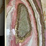 Natalie Sarah Instagram – Geode Resin Art size 72 x 213 💝🩷💝 Punya kak Tafida Thalib di Pasuruan 

–
#decoranbynat #geoderesinart #art #diy #homedecor #pink #rosegold