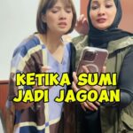 Natalie Sarah Instagram - kangen gak sih Sama kita ? Sumi dan Nyonyah 😆🤣wkwkwkwk Ade2 ajee si Sumi cosplay Saolin 😆 - video 🎥 @princesskalori 🩵 #sketsa #comedy #sumidannyonyah #reuni #love #content #ngakak #memory #flashback
