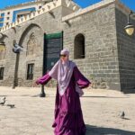 Natalie Sarah Instagram – Saat ALLAH belum mengizinkan kita meraih apa yang kita Mau , Berarti kita Harus mensyukuri apa yang kita punya💜 
gitu Nat Sar .. Sabar aja yah 😊😄 #selfreminder 
–
#masyaallahtabarakallah #masjidghamamah #madina #bismillah #allahummashollialasayyidinamuhammadwaalaalisayyidinamuhammad