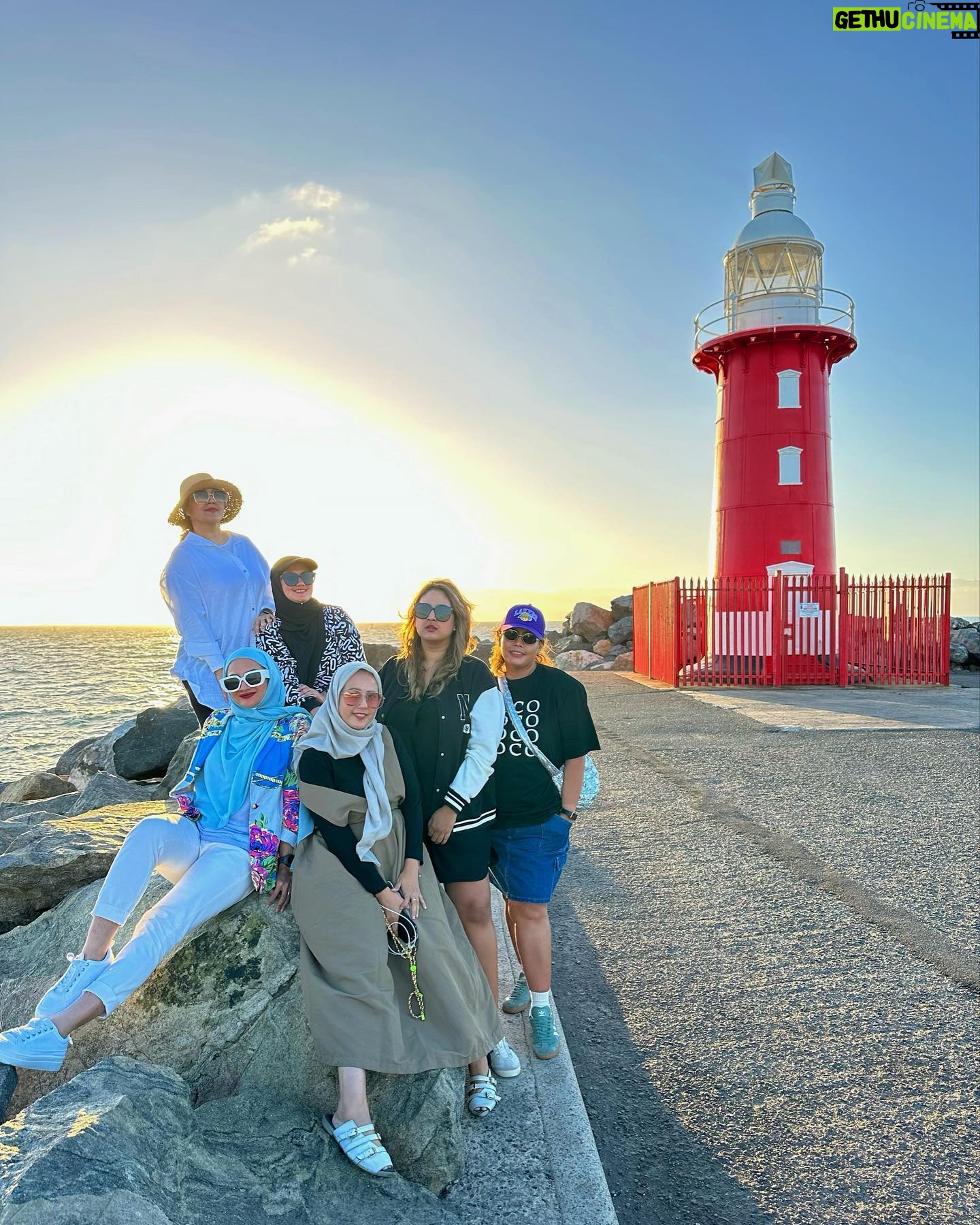 Natalie Sarah Instagram - Masiih disini 🩷 MashaAllah Tabarakallah - #holiday #beach #australia #fremantle #family
