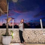 Natalie Sarah Instagram – 🩷💙🩷💙 bingung Mau kasih judul apee 🤭 
–
#mashaallah #rooftop #homesweethome #goodnight #love #me #santai