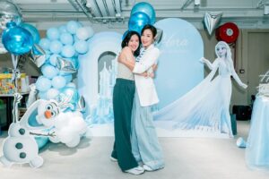 Natalie Tong Instagram - 🩵🩵
去party 已經係上世紀嘅事
依家晚上又好少出街
下午嘅party好啱我
而且比大人party 更忙
每個吹水都用咗個幾鐘
見到小公主慢慢開始無電
就知應酬真係好攰㗎
🤭😆
我仲要睇住當日嘅男朋友仔玩
@jaco_chan_aj 
送佢返屋企時
佢好窩心咁回頭叮囑我
揸車要小心啲
返到屋企記得
沖完涼先好食飯
😂😂😂

小珍珠 健康快樂 
日日都開心
🌸🌸

#NT