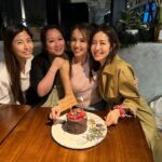 Natalie Tong Instagram - I’m so lucky to have ‘you’ in my life 🩷🩷🩷 每一年都送花給我的sweet girl @aimeechan_official 每一年都一定記得我生日還要找特別的餐廳 @x.glolo.x 還有特別遷就我去找vegan餐廳的女孩們 @rabeeayeung @janetchowkawai @carrie.san #NT