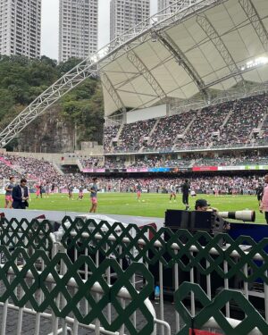 Natalie Tong Instagram - 現場睇波氣氛冇得頂
香港隊好正
粉紅色波衫好靚
希望80分鐘後見到美斯
😂😂😂

#買kfc慶祝港隊入球
#NT