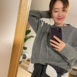 Natalie Tong Instagram - 呢個袋嘅靈感係來自蛋蛋 灰白色系列 🥚🥚🥚 呢個係一舊用剩嘅🧶 本來覺得麻麻地 孭咗上身又發現幾靚喎 可以出蛋蛋系列 🐼🐼🐼 #蛋蛋好重呀 #就嚟抱唔起啦 #NT
