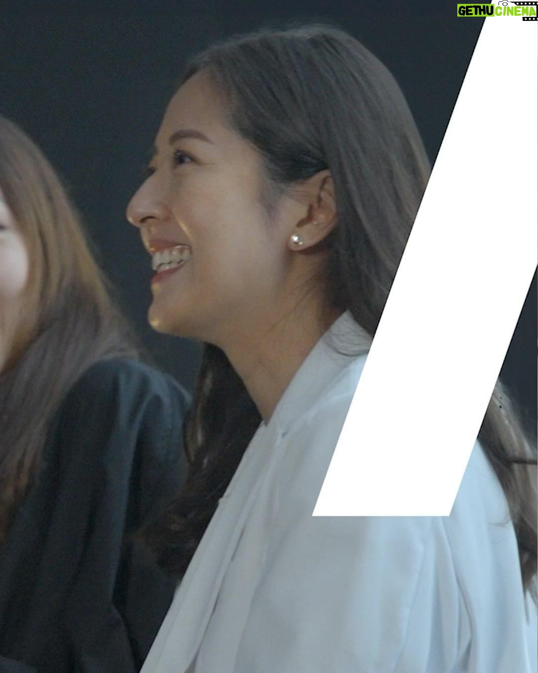 Natalie Tong Instagram - #SUCHDrama 姣婆遇著甄醫師 - 阿慈 x 唐詩詠篇《BAD ACTING 2.0 壞演技診所》EP2 當年一句「Channel需要女」,阿慈 @ngaionchi_kathy 成為咗YouTube Channel《試當真》嘅一員。呢幾年,阿慈秉持老闆游學修先生嘅教晦,致力成長為一個professional嘅表演者,而不僅僅只係一個KOL。 但佢同今集護士唐詩詠 @natalietong53 一樣,喺初出社會、仲係白紙一張嘅時候,就做咗幕前。喺無受過戲劇訓練嘅情況下,喺拍攝現場畀導演責備已係等閒事,場外仲要抵受住網上千萬觀眾嘅目光、意見、甚至批評。一路走來,阿慈就係喺眾目睽睽之下,跌跌碰碰咁磨練佢嘅演技。 而今次,演技醫師甄詠蓓將會帶領阿慈呢個初心者,正式踏入戲劇之門。有別於平時網片入面樂天又帶點傻氣嘅阿慈,甄醫師同唐護士將會合力發掘出阿慈不曾為人所見嘅一面! 想睇阿慈點破繭?即刻上SUCH/ YouTube Channel (Channel Link in Bio) 或者去story click 入YouTube link睇完整版啦! 即將登場: 甄詠蓓2024力作《踢走壞演技的5堂課 - Bad Acting》。 敬請期待! 監製:Maisy Choi 導演:Christopher Ling 演技醫師:甄詠蓓 @olivia_yan_ 護士:唐詩詠
今集病人:阿慈 不同病人與護士將陸續登場:東方昇、Mandy Tam、ANSONBEAN、阿慈、張敬軒、蝦頭、方皓玟、唐詩詠 #BadActing #阿慈 #唐詩詠 #甄詠蓓