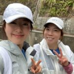 Natalie Tong Instagram - 第一次挑戰 「揹水一戰」 15k 揹5公升水 💧💧💧💧💧 係辛苦㗎 但缺水居民比我哋更辛苦 🩵🩵 多謝所有捐錢的朋友 多謝cherry 陪我一齊挑戰 多謝會長嘅笑話比大家力量 多謝沿途一齊行嘅人 你哋話下年再參加㗎 🤭🤭🤭 下年見嘞