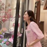 Natalie Tong Instagram - 估唔到喺英國歎果個Afternoon Tea， 返到嚟香港都有機會重遇～ 🍰🍰🍰🫖🫖🫖 呢個以藝術品為主題嘅下午茶，件件蛋糕都外形精緻， 味道有層次～仲有我鍾意嘅S’cone’！ 大家一定要試吓我最愛嘅Smoke black tea 或者 Sweet Shanghai Tea 一頓下午茶，圓滿啊～！ #NT #英國邊忽好 #HOY TV #RosewoodHongKong #ButterflyRoom