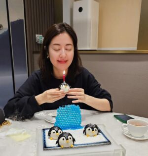 Natalie Tong Instagram - 🩵53🩵
Full of love