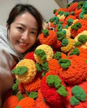 Natalie Tong Instagram - 用咗五日時間
織咗100個桔仔
🍊🍊🍊
每一日都好驚自己做唔到
成功咗好有滿足感
能夠「學以致用」
除左織野氹自己開心
今次希望收到🍊嘅公公婆婆
身體健健康康 
開開心心
❤️❤️❤️
多謝一班朋友
加入再織多50個🍊
仲有一班我嘅粉絲
同我一齊堅持去做義工
感謝沿途嘅你們
😘😘😘
多謝兩個慈善團體
新一年要繼續努力

#點滴是生命 
#NT