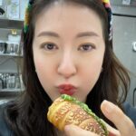Natalie Tong Instagram - 當學生真的很幸福啊 🩵🩵🩵 貝果好QQ 鹽可頌脆到爆 仲有咁多款口味 有老師教住冇失手 唔知自己可唔可以做得返 🤭🤭🤭 #NT