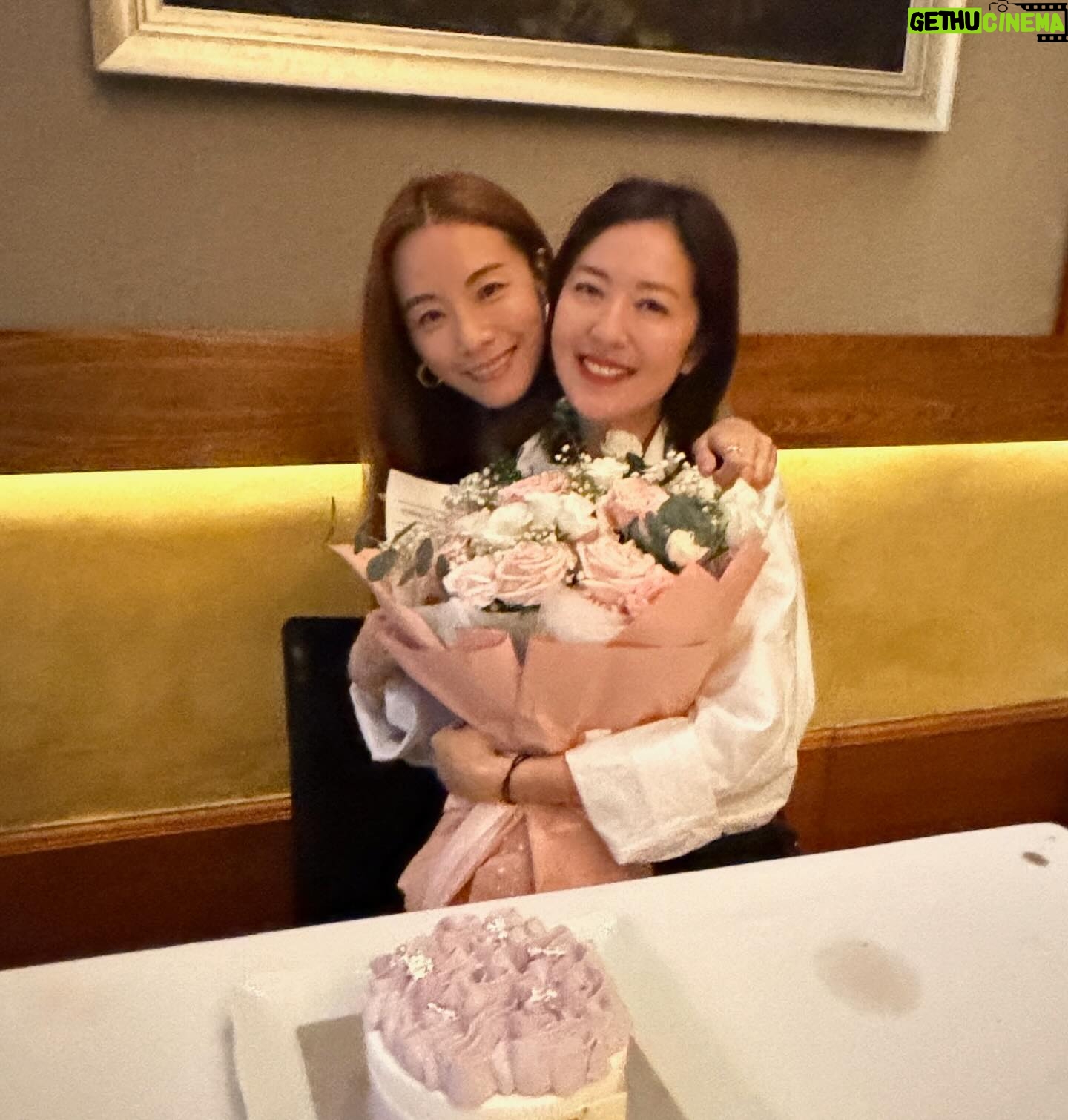 Natalie Tong - 24.7K Likes - 🩵53🩵
Full of love