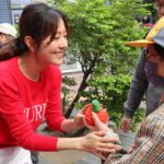 Natalie Tong Instagram - 用咗五日時間 織咗100個桔仔 🍊🍊🍊 每一日都好驚自己做唔到 成功咗好有滿足感 能夠「學以致用」 除左織野氹自己開心 今次希望收到🍊嘅公公婆婆 身體健健康康 開開心心 ❤️❤️❤️ 多謝一班朋友 加入再織多50個🍊 仲有一班我嘅粉絲 同我一齊堅持去做義工 感謝沿途嘅你們 😘😘😘 多謝兩個慈善團體 新一年要繼續努力 #點滴是生命 #NT