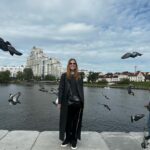 Natalya Podolskaya Instagram - Этот день мы проводим вместе с нашим братом в родной Беларуси ! Мы не виделись 2 года . Такое счастье обняться . Прошли 10 тыс шагов по Минску . Город такой чистый и красивый ! Люди отмечают и гуляют и хочется кричать : СПАСИБО ЗА ПОБЕДУ !!! Берегите друг друга и с праздником ❤️ @yuliana_pod @apodolski_