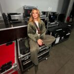Natalya Podolskaya Instagram - А Вы знаете , что съемка это 80% ожидания и 20% съемки. Сегодня я провела на Мосфильме 5 часов , чтобы спеть песню , которая длится чуть меньше 4 минут 🙈 . Вот такие дела - нюансы профессии 😉.