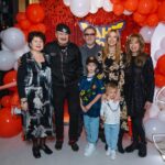 Natalya Podolskaya Instagram - Дорогой наш Петрович , наш папа !!! С Днем Рождения ❤️. Желаю только хороших новостей , богатырского здоровья, красивого футбола и окрыляющей музыки ! В нашей семье именно Вы отвечаете за самые смешные истории и чувство юмора с серьезным лицом ( мой любимый вариант) . Живя с Вашим сыном почти 20 лет могу сказать, что это передается по наследству 👌. Надеюсь и внукам достанется 🙏🏻. Мы Вас очень любим, нежный , трепетный и заботливый папа и дедушка! С Вашим днем ❤️